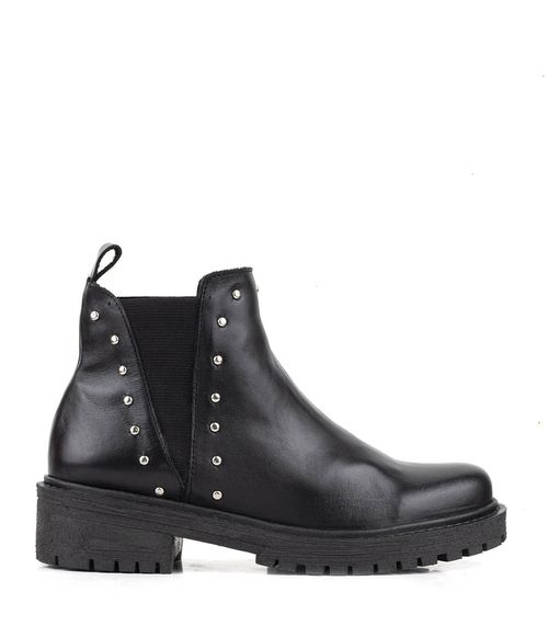 Botas cortas con tachas de cuero negro