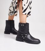 Botas-cortas-estilo-biker-de-cuero-negro.jpg