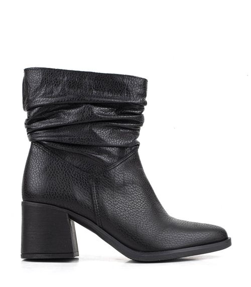 Botas cortas abuchonadas de cuero negro