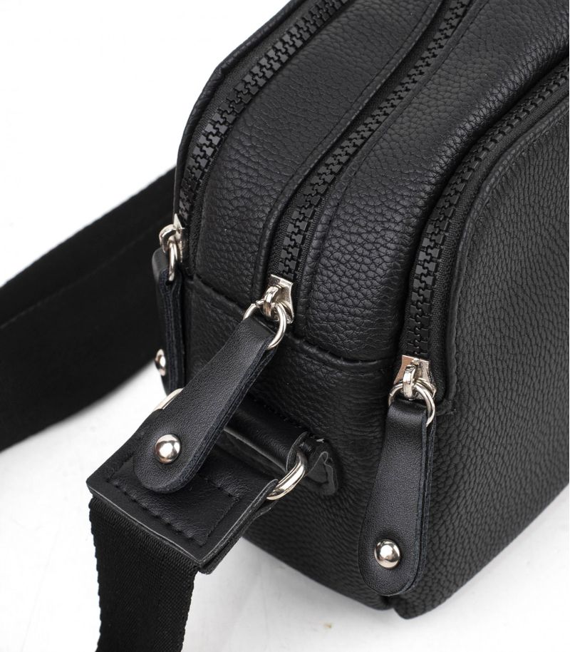 Bandolera-de-simil-con-cierres-en-negro.jpg