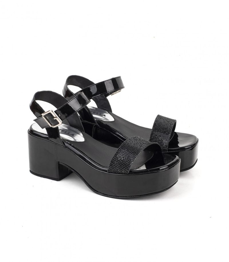 Sandalias-de-fiesta-en-charol-negro.jpg