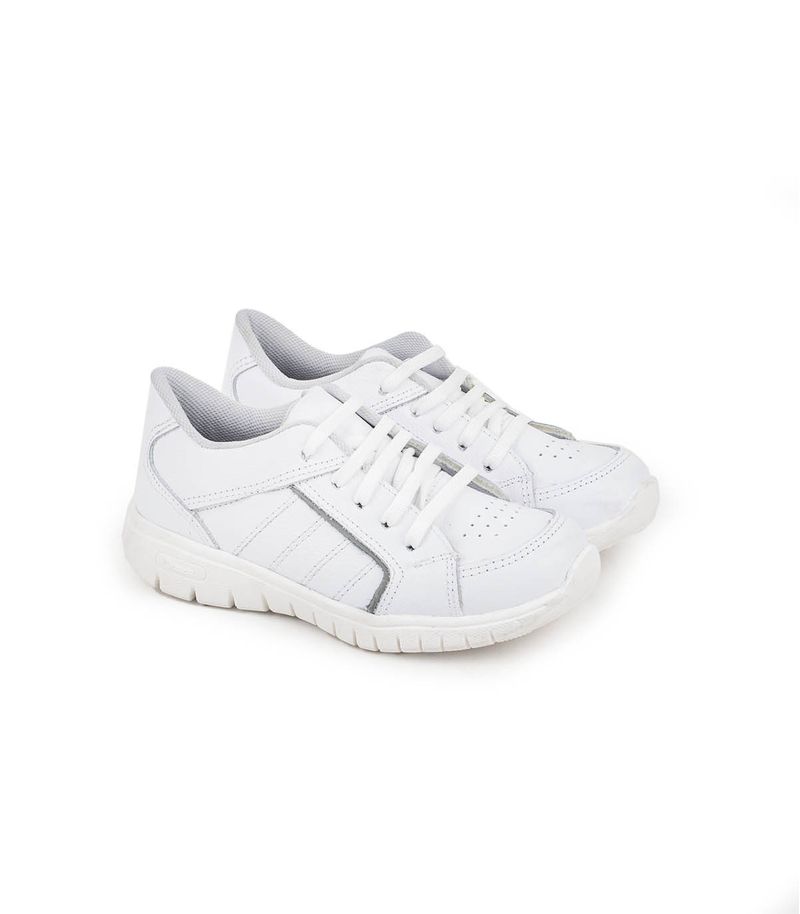 Zapatillas-colegiales-de-cuero-en-blanco.jpg