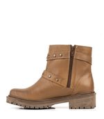 Botas-cortas-con-herrajes-de-cuero-en-suela.jpg