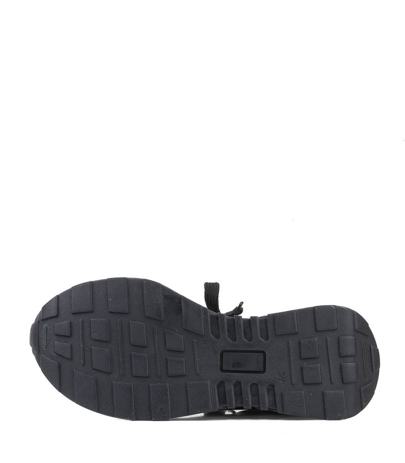 Zapatillas-estilo-deportivo-de-cuero-negro-combinadas.jpg