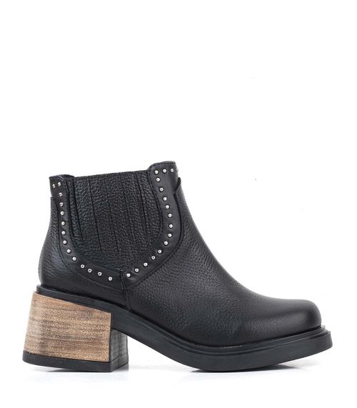 Botas cortas con elástico y tachas de cuero negro