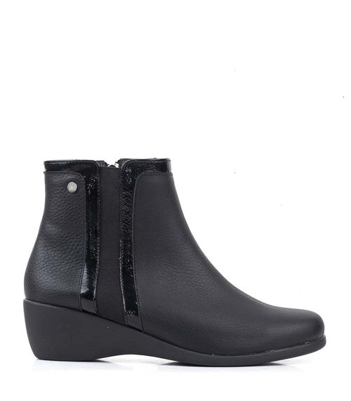 Botas cortas taco chino de cuero negro