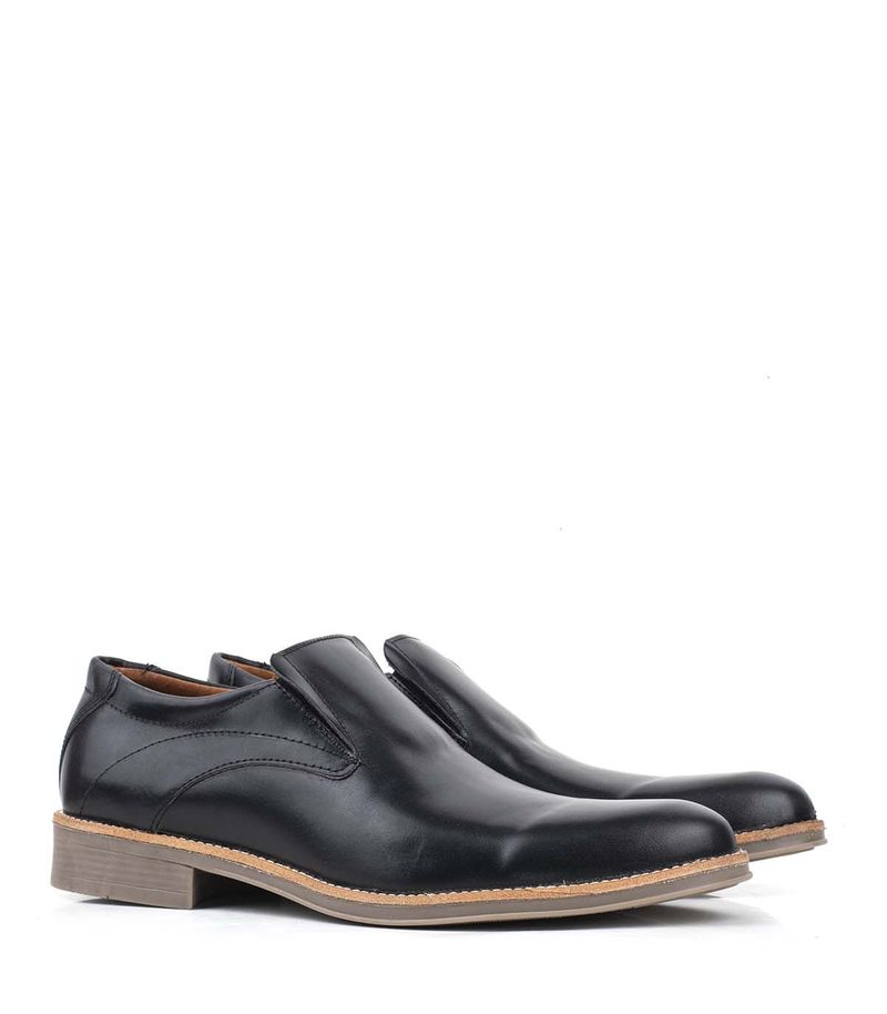 Zapatos-clasicos-con-elastico-de-cuero-negro.jpg