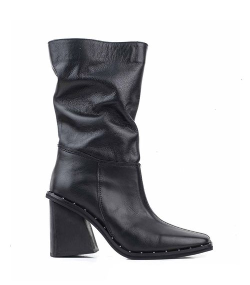 Botas caña media con detalles en cuero negro