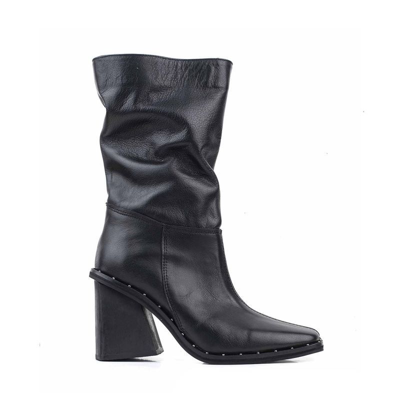 Botas cortas con detalles en cuero negro