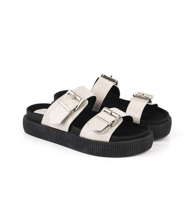 Sandalias-estilo-chunky-con-herrajes-de-cuero-en-tiza.jpg