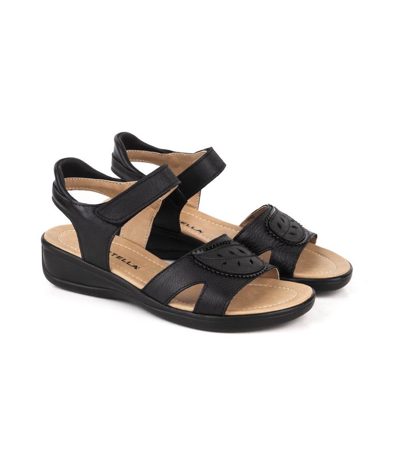 Sandalias-con-apliques-en-cuero-negro.jpg