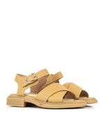 Sandalias-bajas-de-cuero-en-beige.jpg