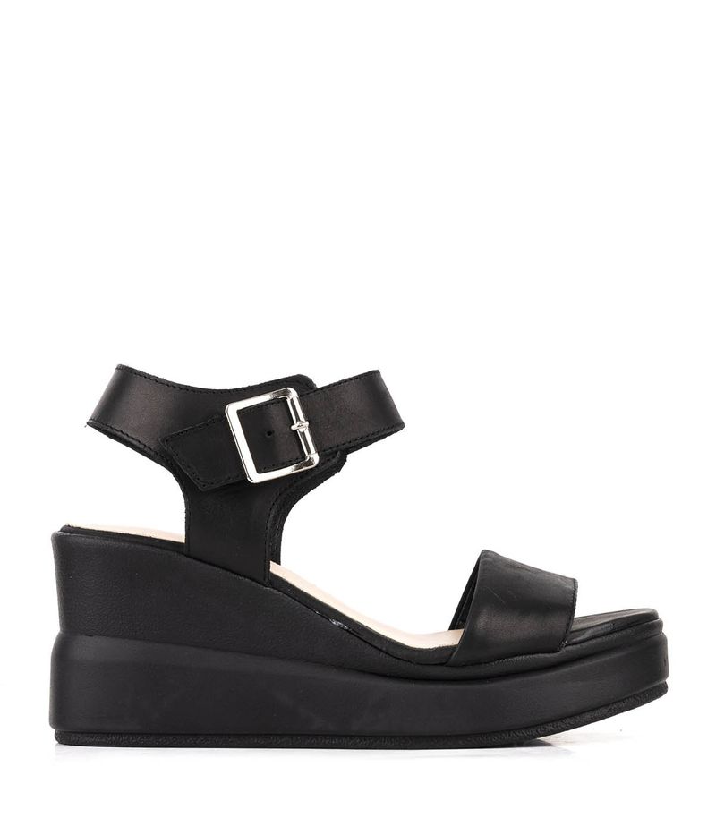 Sandalias-clasicas-taco-chino-de-cuero-negro.jpg