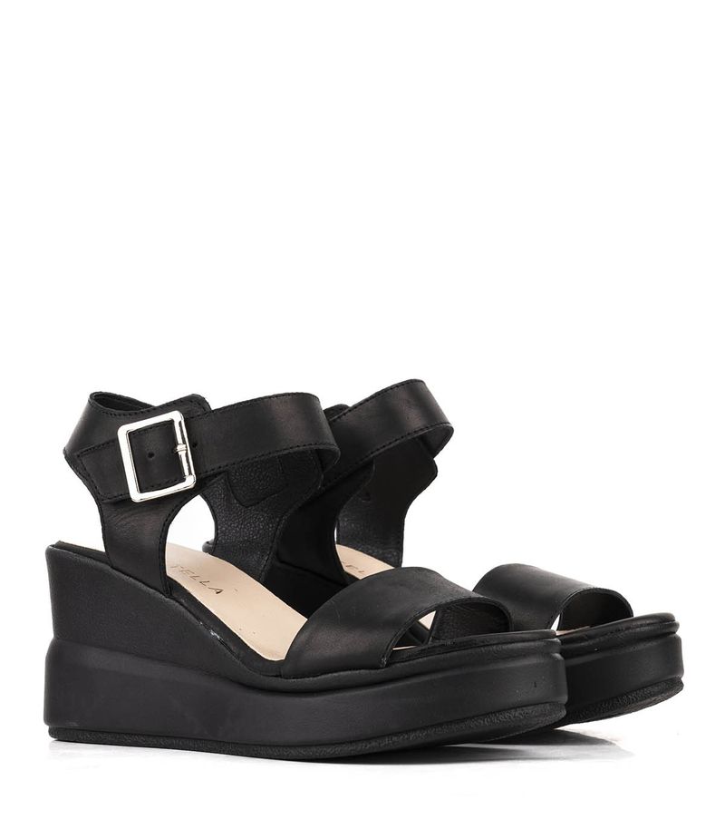 Sandalias-clasicas-taco-chino-de-cuero-negro.jpg