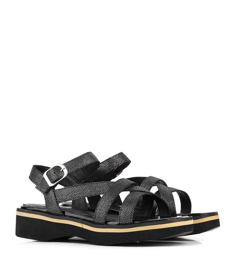 Sandalias-de-cintas-metalizadas-en-negro.jpg