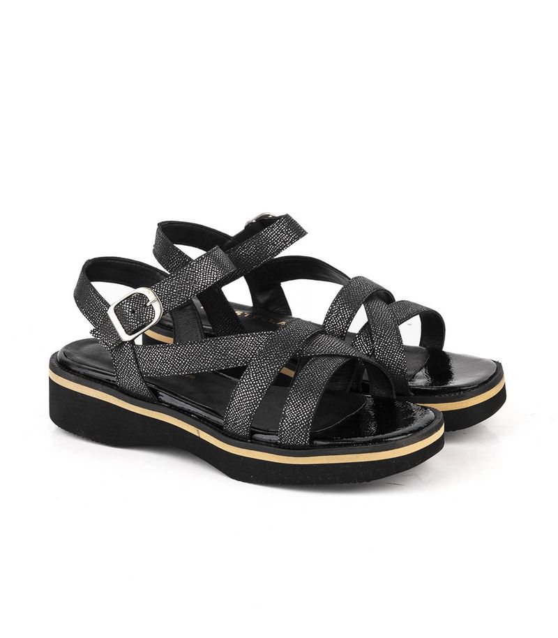 Sandalias-de-cintas-metalizadas-en-negro.jpg