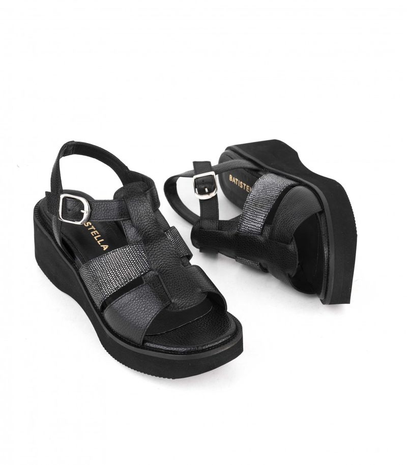 Sandalias-taco-chino-combinadas-de-cuero-en-negro.jpg