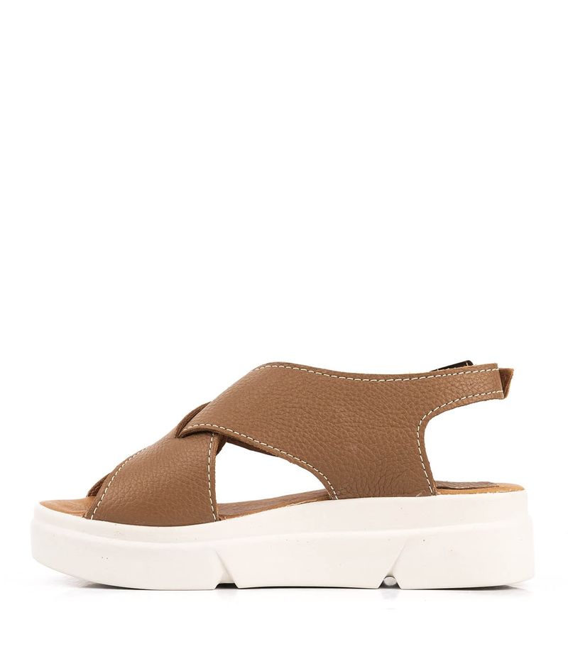 Sandalias-con-cintas-de-cuero-en-suela.jpg