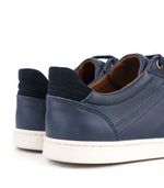 Zapatillas-urbanas-de-cuero-en-azul.jpg