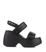 Sandalias-clasicas-con-apliques-de-cuero-negro.jpg