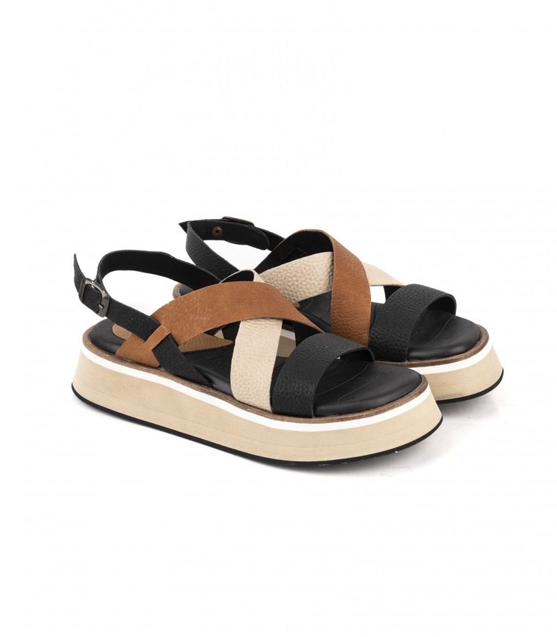 Sandalias-bajas-combinadas-de-cuero-en-negro.jpg