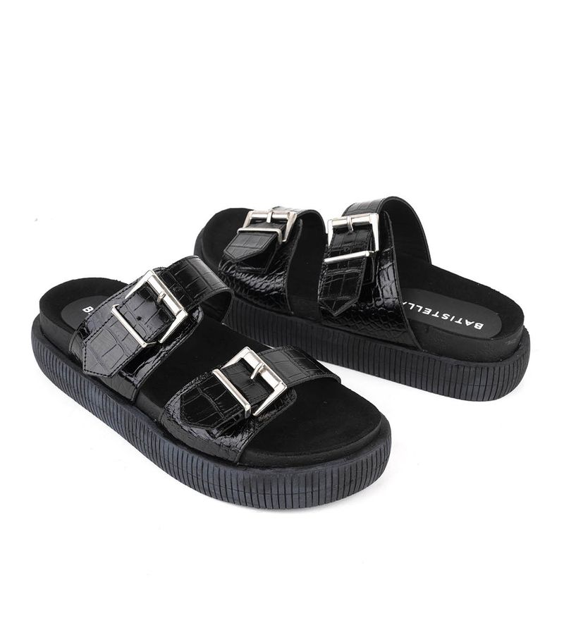 Sandalias-estilo-chunky-con-herrajes-de-cuero-negro.jpg