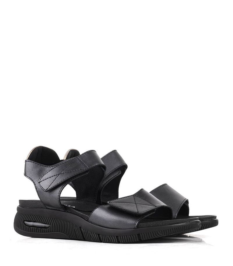 Sandalias-confort-de-cuero-con-velcro-en-negro.jpg