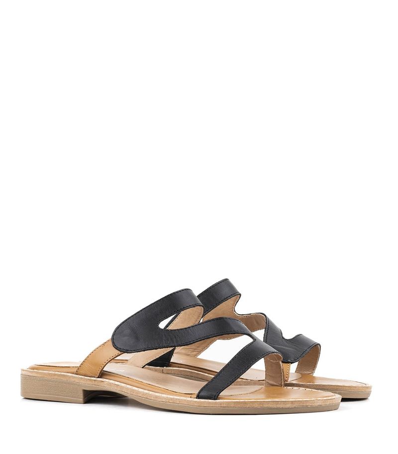 Sandalias-de-cintas-cruzadas-en-cuero-negro.jpg