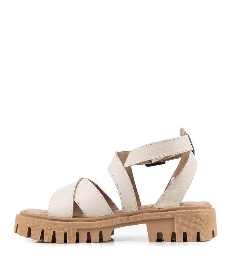 Sandalias-bajas-con-cintas-de-cuero-en-beige.jpg