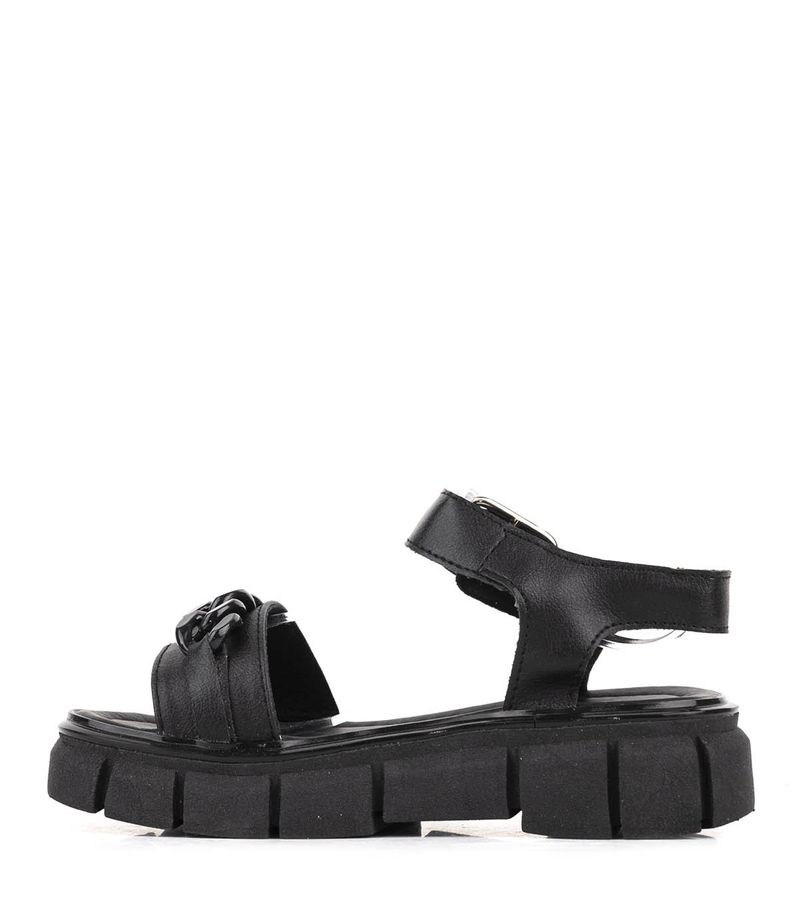 Sandalias-con-cadenas-de-simil-en-negro.jpg