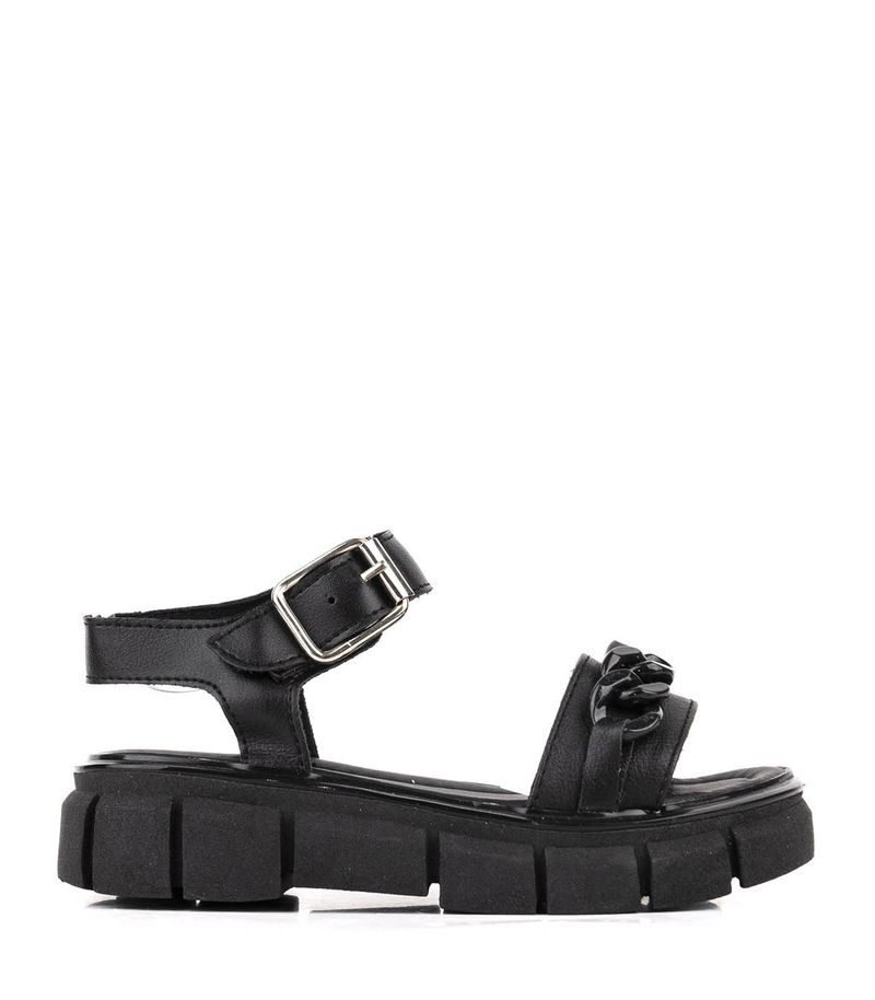 Sandalias-con-cadenas-de-simil-en-negro.jpg