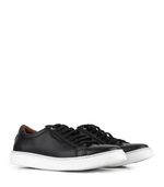 Zapatillas-urbanas-base-blanca-de-cuero-negro.jpg