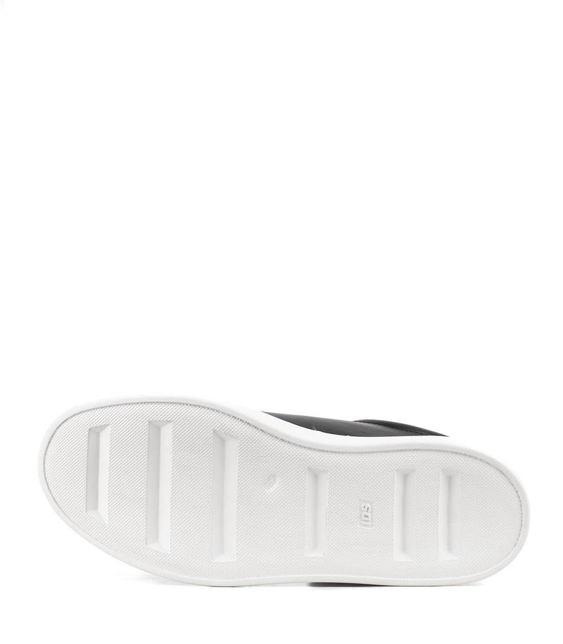 Zapatillas-urbanas-base-blanca-de-cuero-negro.jpg