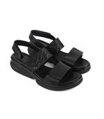 Sandalias-tramadas-de-cuero-en-negro.jpg