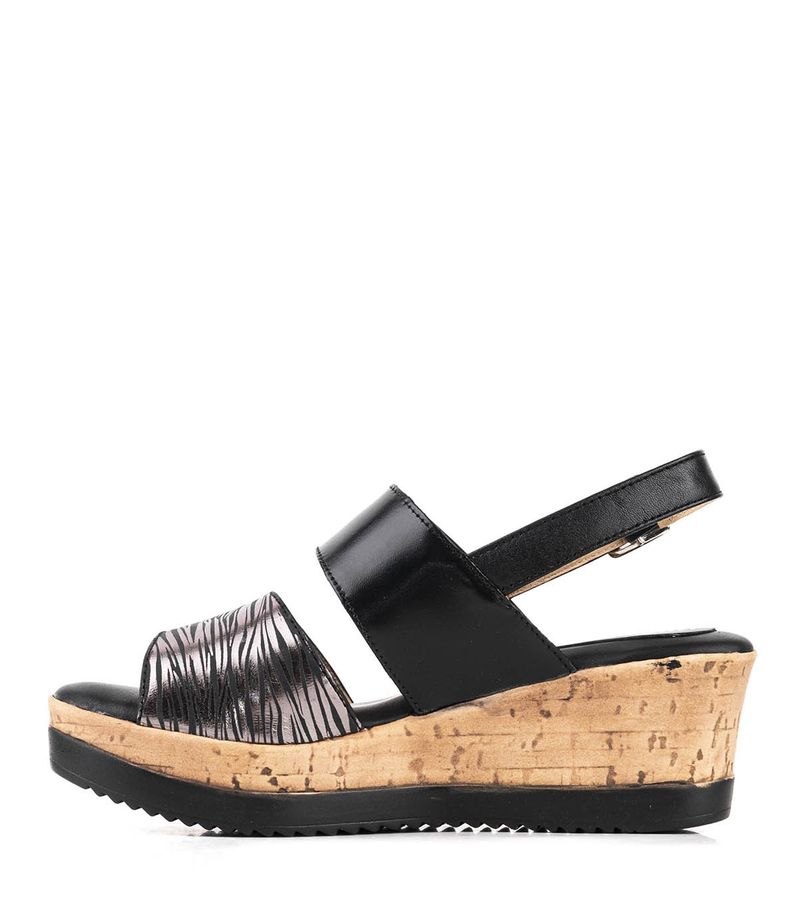 Sandalias-combinadas-de-cuero-en-negro.jpg