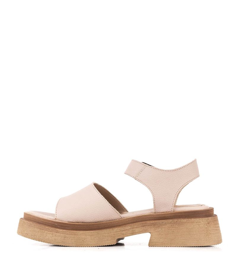 Sandalias-clasicas-de-cuero-en-nude.jpg