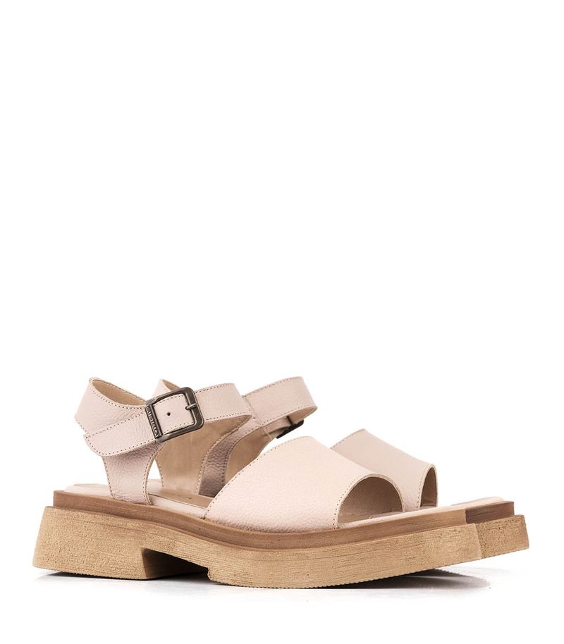 Sandalias-clasicas-de-cuero-en-nude.jpg