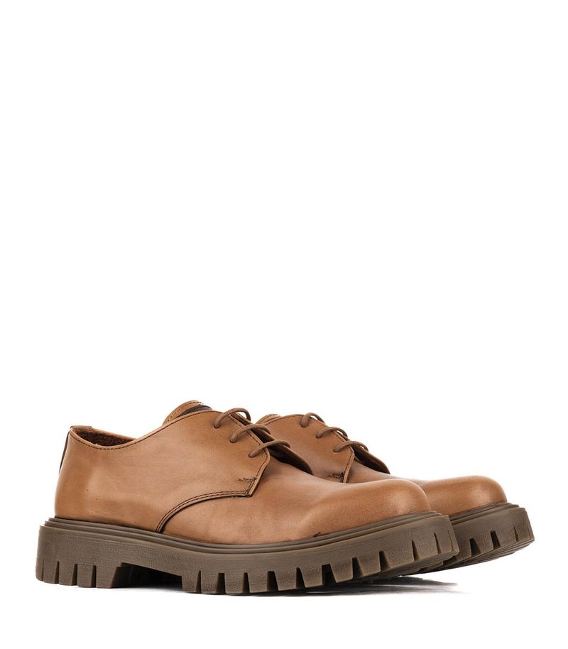 Zapatos-acordonados-de-cuero-en-suela.jpg