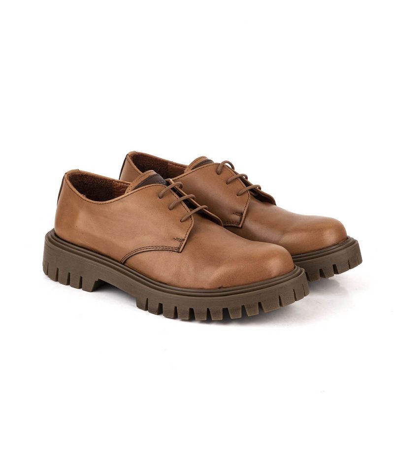 Zapatos-acordonados-de-cuero-en-suela.jpg