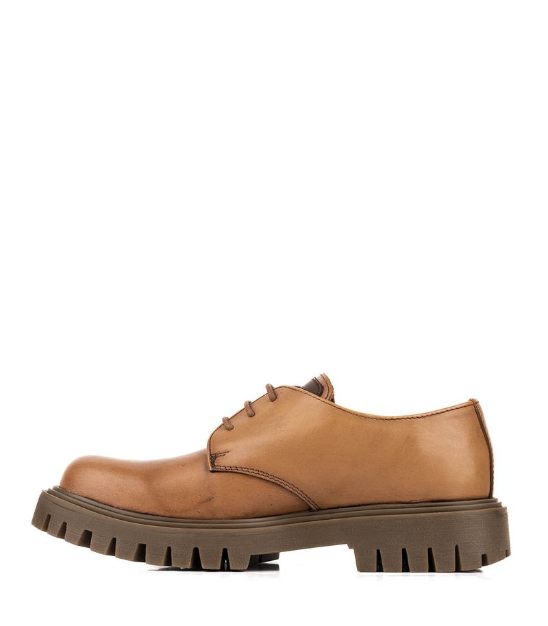 Zapatos-acordonados-de-cuero-en-suela.jpg