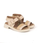 Sandalias-bajas-tramadas-de-cuero-en-natural.jpg