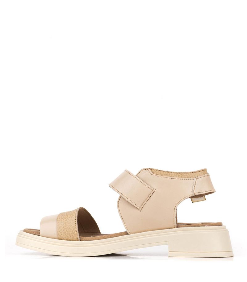 Sandalias-bajas-tramadas-de-cuero-en-natural.jpg