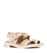 Sandalias-bajas-tramadas-de-cuero-en-natural.jpg