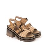 Sandalias-tramadas-con-herrajes-de-cuero-en-beige.jpg