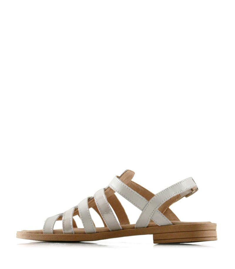 Sandalias-romanitas-de-cuero-en-blanco.jpg