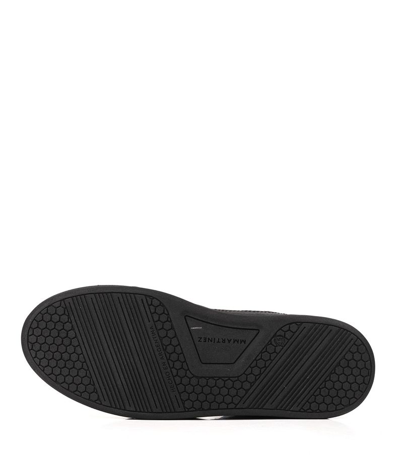 Zapatillas-picadas-con-recortes-de-cuero-negro.jpg