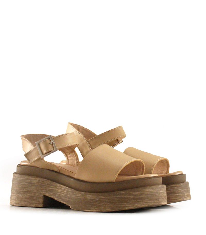 Sandalias-clasicas-de-cuero-en-suela.jpg