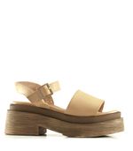 Sandalias-clasicas-de-cuero-en-suela.jpg