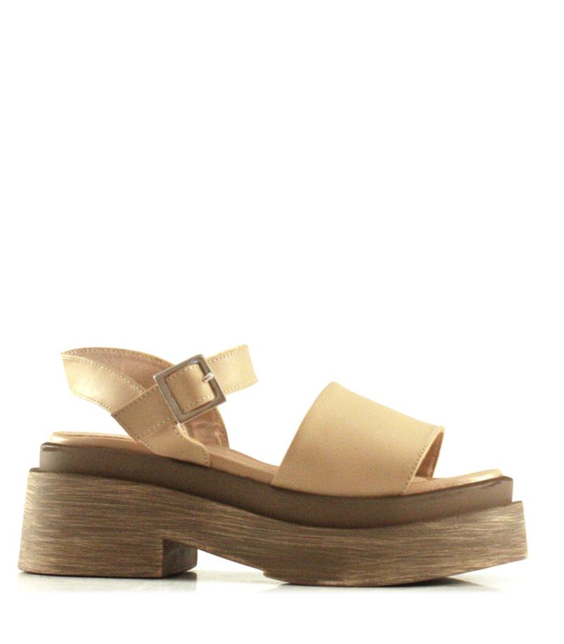 Sandalias-clasicas-de-cuero-en-suela.jpg