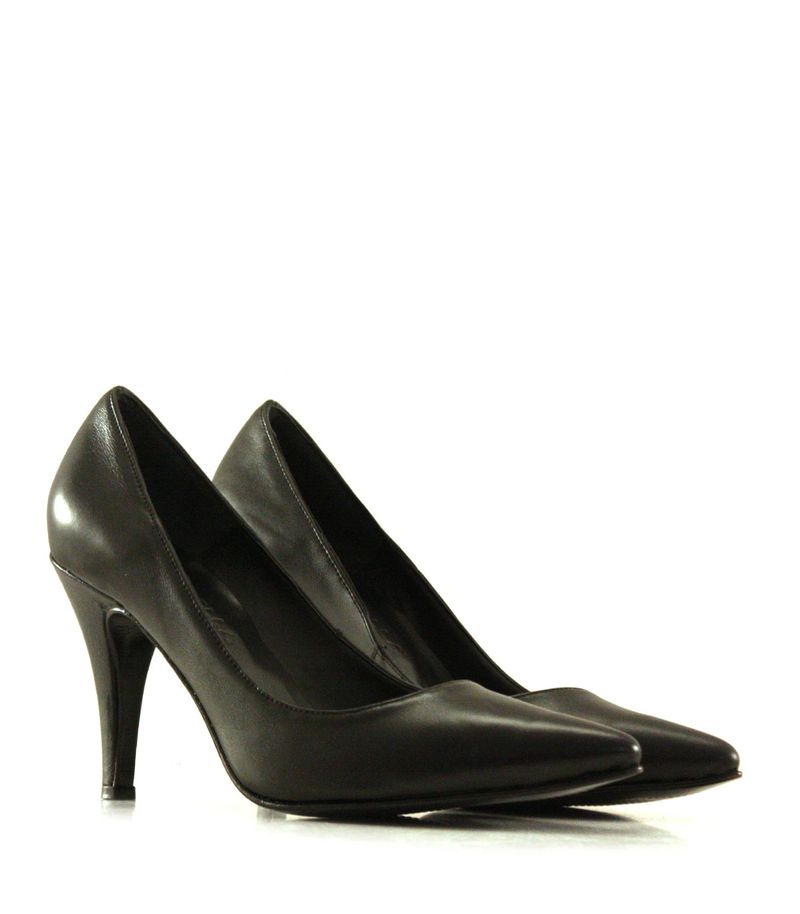 Stilletos-clasicos-de-cuero-negro.jpg